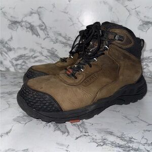 Sturdy Men's Brown Hiking Boots